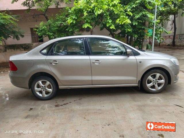 https://images10.gaadi.com/usedcar_image/3554707/original/processed_used_car_2855157_1693214753.jpg?imwidth=6401