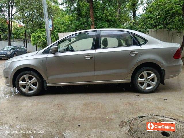 https://images10.gaadi.com/usedcar_image/3554707/original/processed_used_car_2855157_1693214756.jpg?imwidth=6400