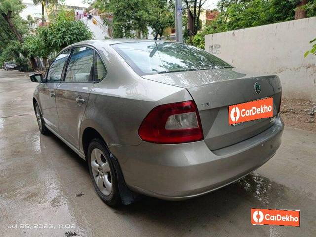 https://images10.gaadi.com/usedcar_image/3554707/original/processed_used_car_2855157_1693214769.jpg?imwidth=6402