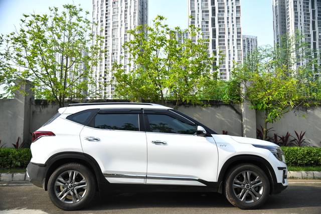 https://images10.gaadi.com/usedcar_image/3555064/original/processed_used_car_2855496_1693218979.jpg?imwidth=6401
