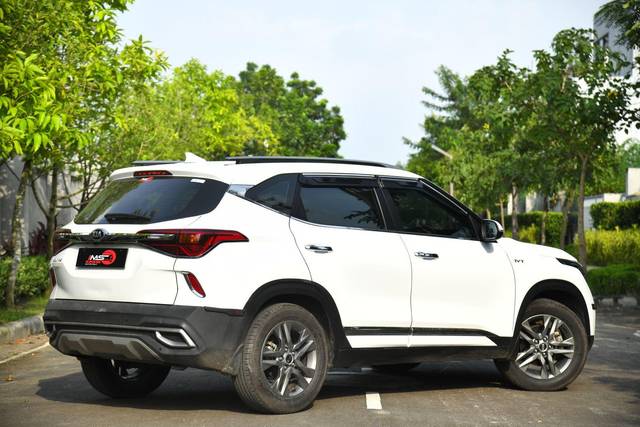 https://images10.gaadi.com/usedcar_image/3555064/original/processed_used_car_2855496_1693218983.jpg?imwidth=6402