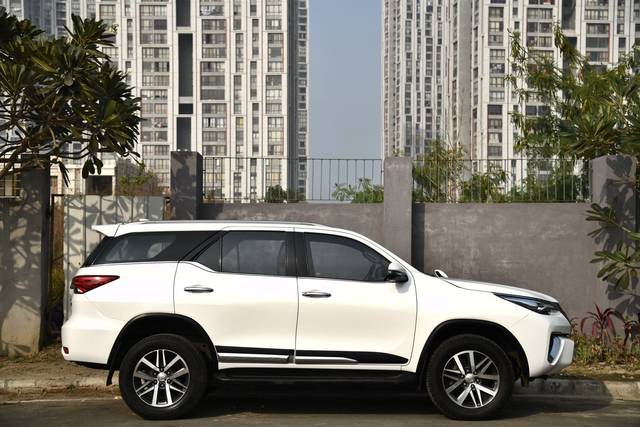https://images10.gaadi.com/usedcar_image/3555114/original/img2855541__used_car_2855541_1704968827.jpg?imwidth=6401