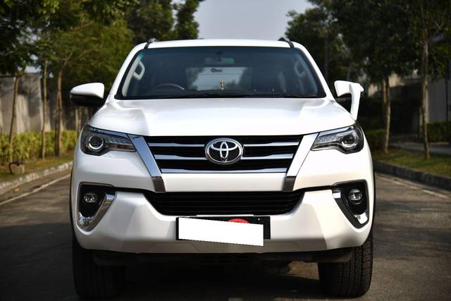 https://images10.gaadi.com/usedcar_image/3555114/original/processed_img2855541__used_car_2855541_1704968825.jpg?imwidth=6400