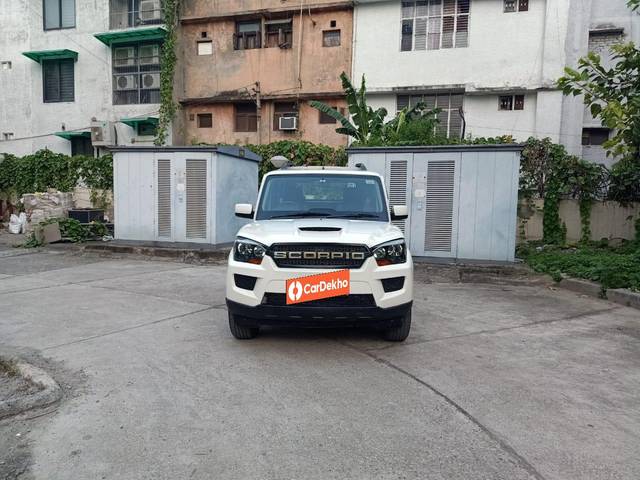 https://images10.gaadi.com/usedcar_image/3555347/original/processed_used_car_2855754_1693225653.jpg?imwidth=6400