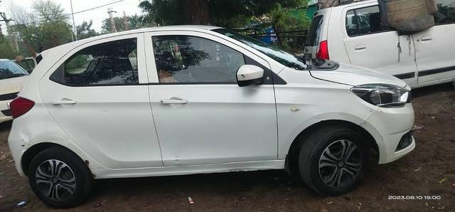 https://images10.gaadi.com/usedcar_image/3555609/original/processed_c88bd39d-8ceb-4c93-83ed-641204d67089.jpg?imwidth=6400