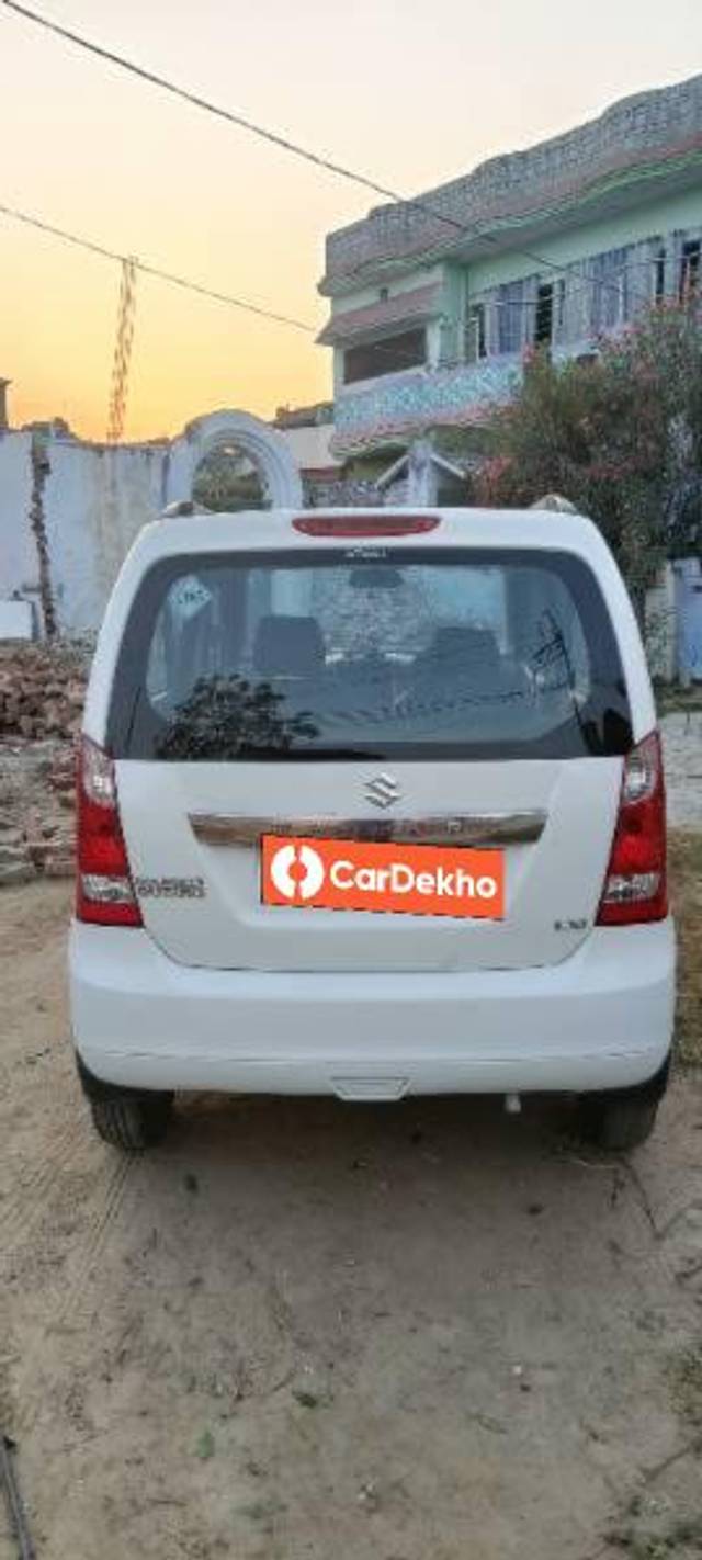 https://images10.gaadi.com/usedcar_image/3555689/original/processed_a46f918a-2326-4992-bb5f-b25e032014fa.jpg?imwidth=6401