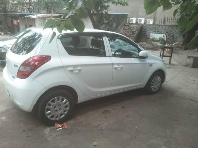 https://images10.gaadi.com/usedcar_image/3556367/original/processed_422cf2e4-de09-4c7a-b0a8-1433bbb472a4.jpeg?imwidth=6401