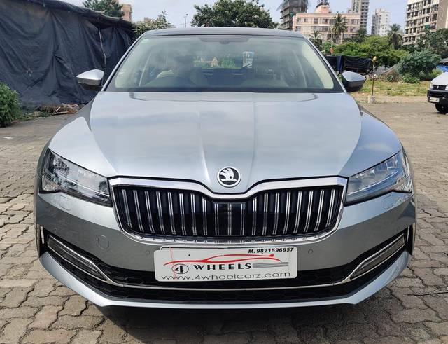 https://images10.gaadi.com/usedcar_image/3556606/original/processed_usedcar_whatsappimage2023_09_06at35329pm_2856732_1694002544.jpeg?imwidth=6400