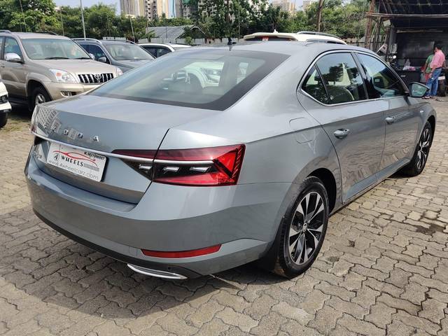 https://images10.gaadi.com/usedcar_image/3556606/original/processed_usedcar_whatsappimage2023_09_06at35335pm_2856732_1694002552.jpeg?imwidth=6402
