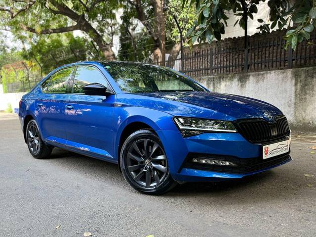 https://images10.gaadi.com/usedcar_image/3556653/original/processed_used_car_2856772_1693308260.jpg?imwidth=6400