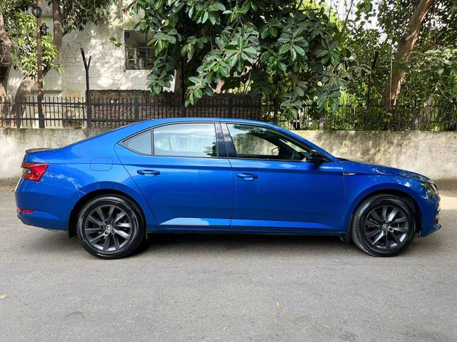 https://images10.gaadi.com/usedcar_image/3556653/original/used_car_2856772_1693308288.jpg?imwidth=6402