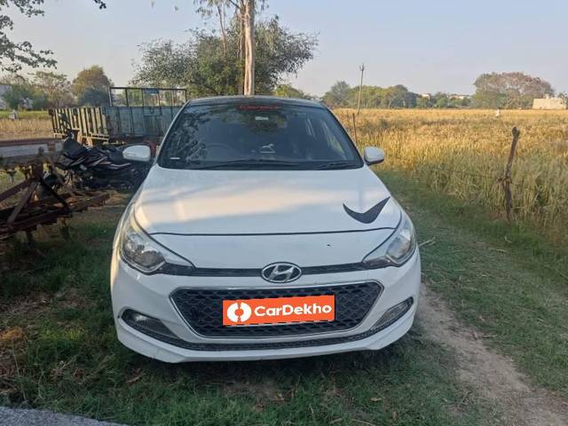 https://images10.gaadi.com/usedcar_image/3556941/original/processed_5d0c9213-85e5-4e5b-9662-df3891468023.jpg?imwidth=6400