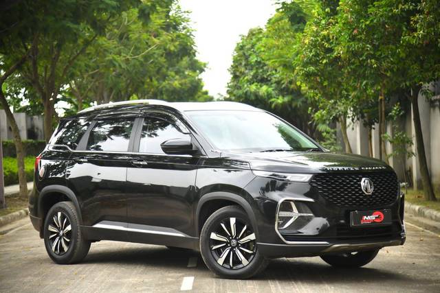 https://images10.gaadi.com/usedcar_image/3556981/original/processed_used_car_2856995_1693336142.jpg?imwidth=6400