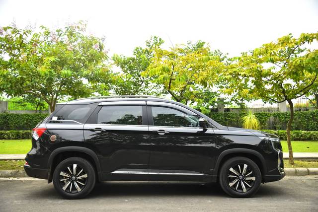 https://images10.gaadi.com/usedcar_image/3556981/original/used_car_2856995_1693336140.jpg?imwidth=6401