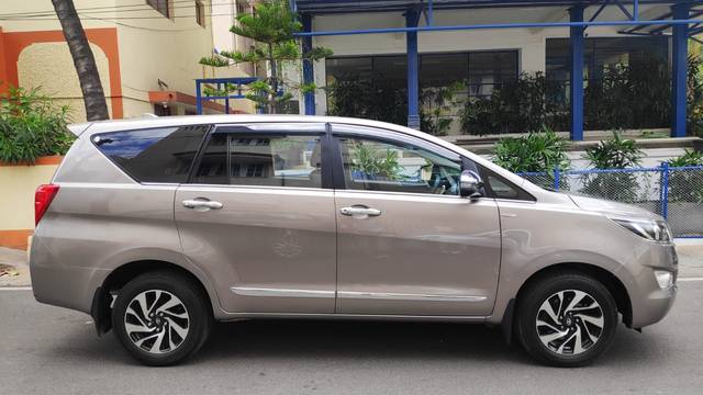 https://images10.gaadi.com/usedcar_image/3557142/original/usedcar_img_20230830_wa0010_35681693371702_1693371766.jpg?imwidth=6401