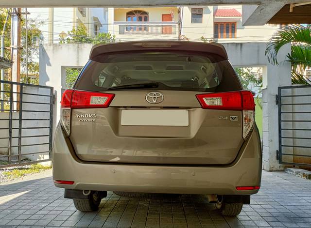 https://images10.gaadi.com/usedcar_image/3557232/original/processed_usedcar_img20230110135447_2021693376605_1693376673.jpg?imwidth=6402