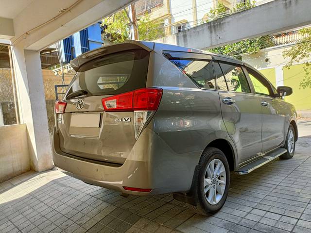 https://images10.gaadi.com/usedcar_image/3557232/original/processed_usedcar_img20230110135458_2021693376605_1693376677.jpg?imwidth=6401