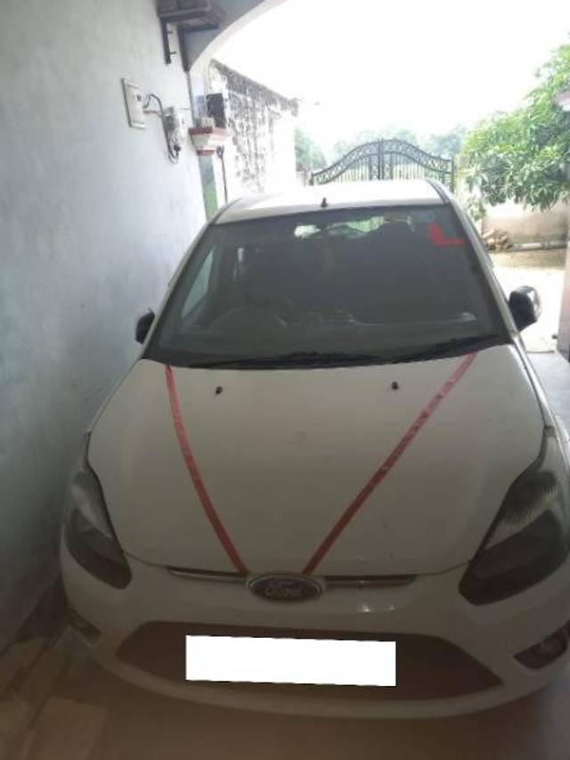 https://images10.gaadi.com/usedcar_image/3557317/original/processed_9e7e4b14-f0e8-4880-b10c-c4a2f31d9c5c.jpg?imwidth=6402