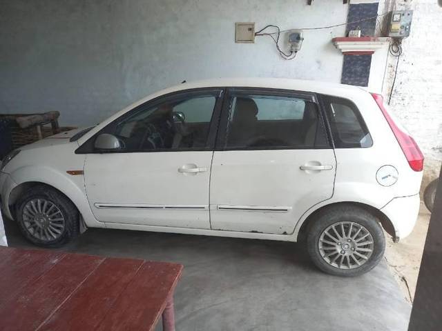 https://images10.gaadi.com/usedcar_image/3557317/original/processed_ca3561f9-f070-4220-9212-a5c5c7c376d8.jpg?imwidth=6401