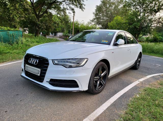 https://images10.gaadi.com/usedcar_image/3557997/original/used_car_2857623_1693431555.jpg?imwidth=6400