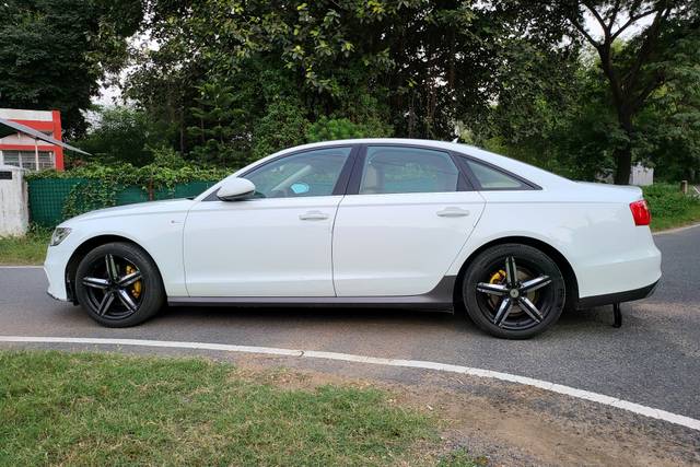https://images10.gaadi.com/usedcar_image/3557997/original/used_car_2857623_1693431557.jpg?imwidth=6401