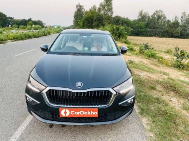 https://images10.gaadi.com/usedcar_image/3558047/original/processed_75826528-54fb-45f0-bbb5-ac874967a7c8.jpeg?imwidth=6400