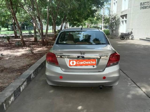 https://images10.gaadi.com/usedcar_image/3558226/original/processed_27b90549-36c0-4508-8947-289d73c5c4e5.jpg?imwidth=6401
