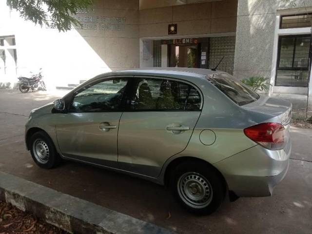https://images10.gaadi.com/usedcar_image/3558226/original/processed_93b3fce0-1215-420c-9878-d07968d45a74.jpg?imwidth=6402