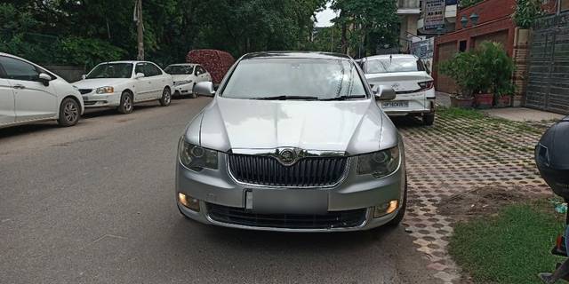 https://images10.gaadi.com/usedcar_image/3558536/original/VCC_1778681_94_1692871339.jpg?imwidth=6400