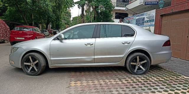 https://images10.gaadi.com/usedcar_image/3558536/original/VCC_IMG_1692867669718_1778681_95_1692868237.jpg?imwidth=6401