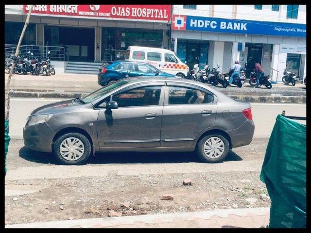 https://images10.gaadi.com/usedcar_image/3558761/original/processed_e3bb4c79-9008-4a7b-9fd4-a60c65f854c7.jpeg?imwidth=6402