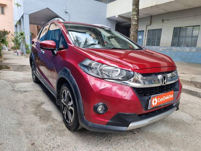https://images10.gaadi.com/usedcar_image/3559201/original/processed_used_car_2858405_1693716940.jpg?imwidth=6400
