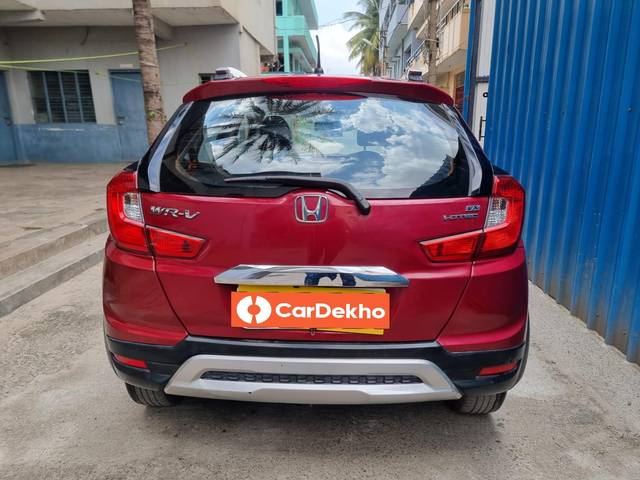 https://images10.gaadi.com/usedcar_image/3559201/original/processed_used_car_2858405_1693716943.jpg?imwidth=6402