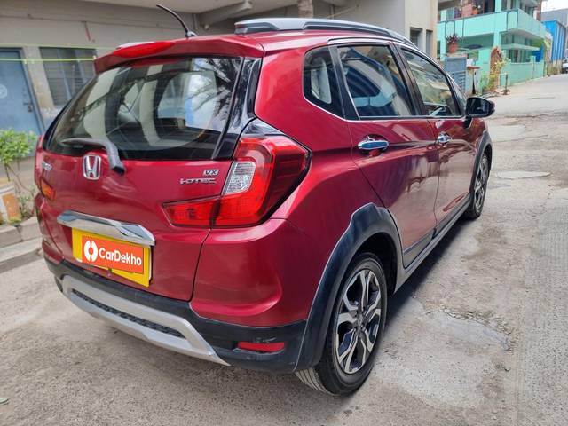 https://images10.gaadi.com/usedcar_image/3559201/original/processed_used_car_2858405_1693716954.jpg?imwidth=6401
