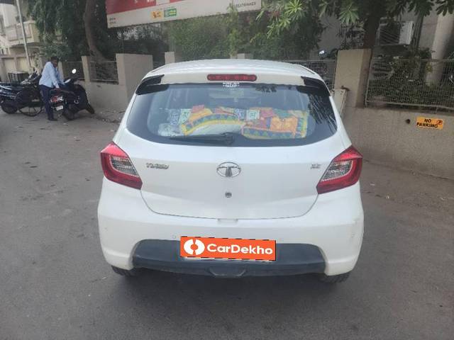 https://images10.gaadi.com/usedcar_image/3559208/original/processed_42358513-c7fe-4673-a788-326fdd794cfe.jpg?imwidth=6402