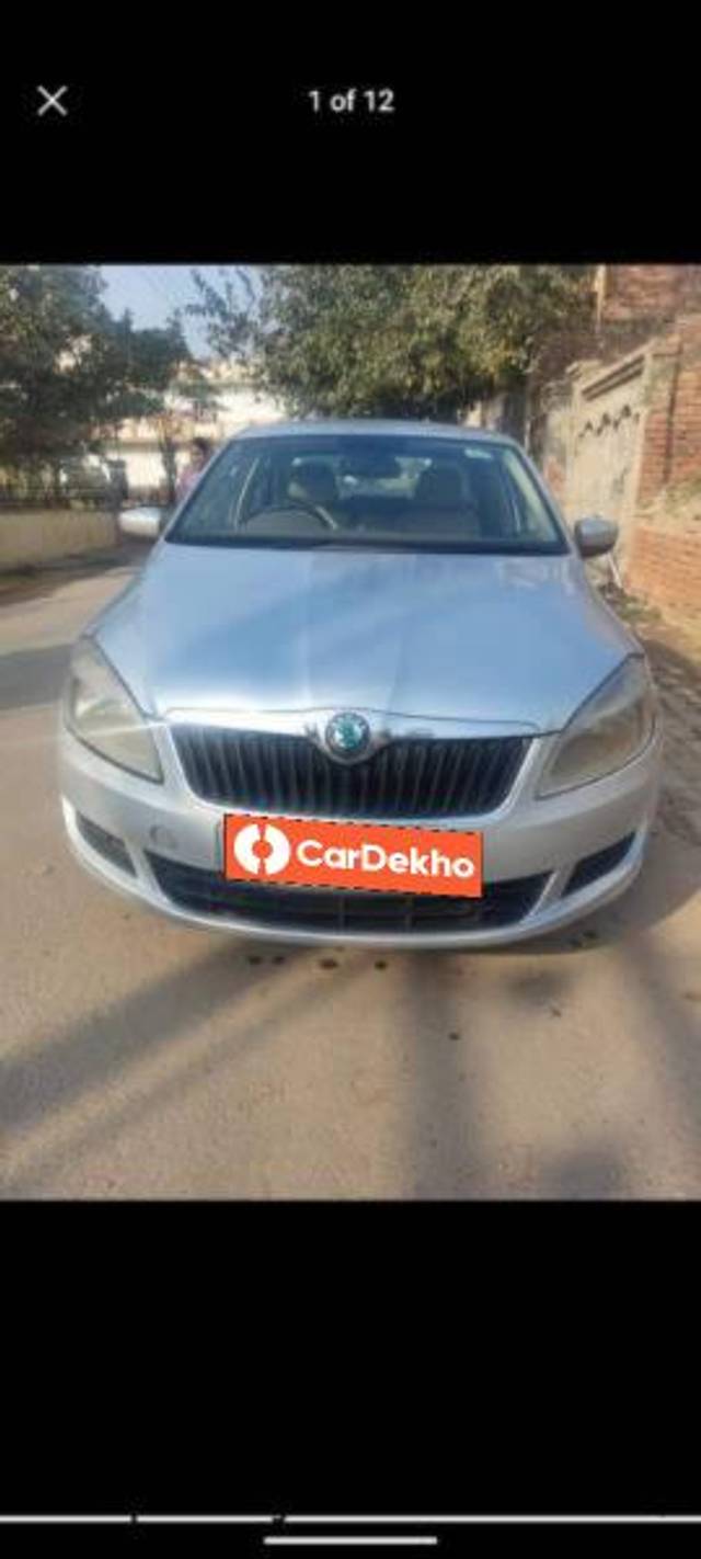 https://images10.gaadi.com/usedcar_image/3559244/original/processed_0ea3cc3e-f40c-4052-9373-8a75bcf348ad.jpg?imwidth=6400