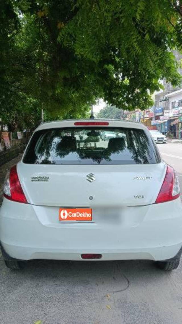 https://images10.gaadi.com/usedcar_image/3559691/original/processed_d4833bf9-a9b4-4a36-b47a-c36b91b27e76.jpg?imwidth=6401