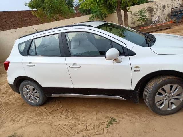 https://images10.gaadi.com/usedcar_image/3560125/original/processed_2f51dbc2-d392-43c8-abf4-f0788b6a7a43.jpg?imwidth=6401