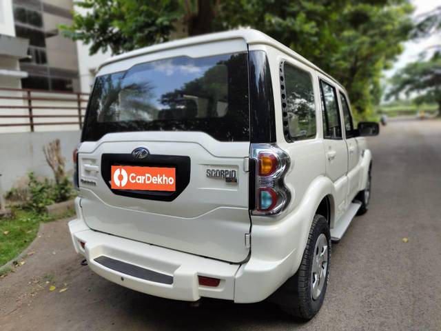 https://images10.gaadi.com/usedcar_image/3560210/original/processed_used_car_2859264_1693569611.jpg?imwidth=6402