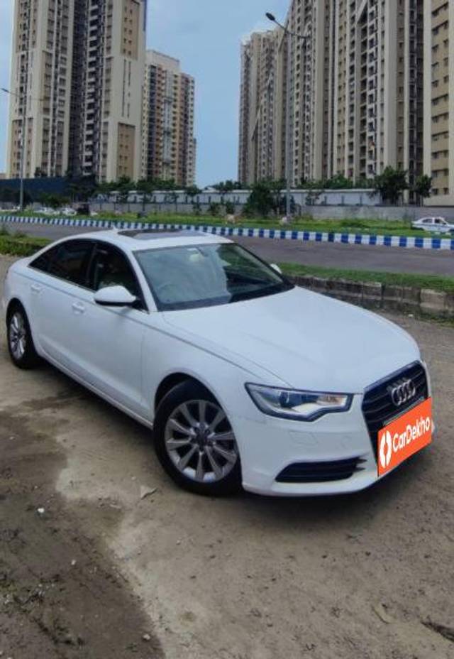 https://images10.gaadi.com/usedcar_image/3560637/original/processed_6bb8bcfa-3fa8-4321-be9c-b83e37c8697d.jpg?imwidth=6400