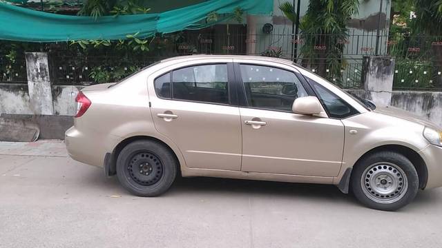 https://images10.gaadi.com/usedcar_image/3560666/original/processed_e634f76e-bb1d-41a1-99fd-4649da7344d8.jpg?imwidth=6402