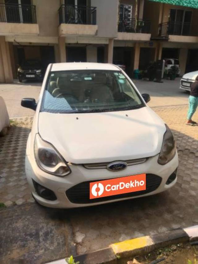 https://images10.gaadi.com/usedcar_image/3560789/original/processed_152a95ac-b8d8-4d64-b865-5656a433a74a.jpg?imwidth=6400