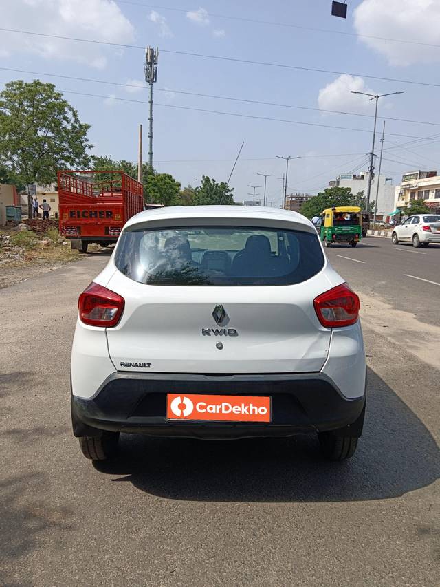 https://images10.gaadi.com/usedcar_image/3560861/original/processed_used_car_2859629_1693635598.jpg?imwidth=6402