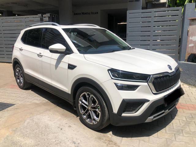 https://images10.gaadi.com/usedcar_image/3560913/original/processed_used_car_2859672_1693636564.jpg?imwidth=6400