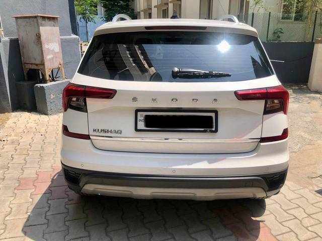 https://images10.gaadi.com/usedcar_image/3560913/original/processed_used_car_2859672_1693636570.jpg?imwidth=6402