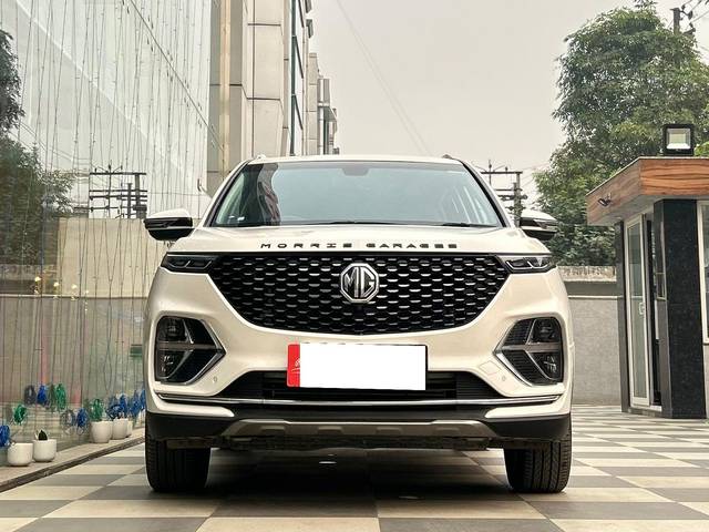 https://images10.gaadi.com/usedcar_image/3561182/original/processed_img2859902__used_car_2859902_1700734517.jpg?imwidth=6400