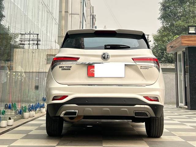 https://images10.gaadi.com/usedcar_image/3561182/original/processed_img2859902__used_car_2859902_1700734543.jpg?imwidth=6402