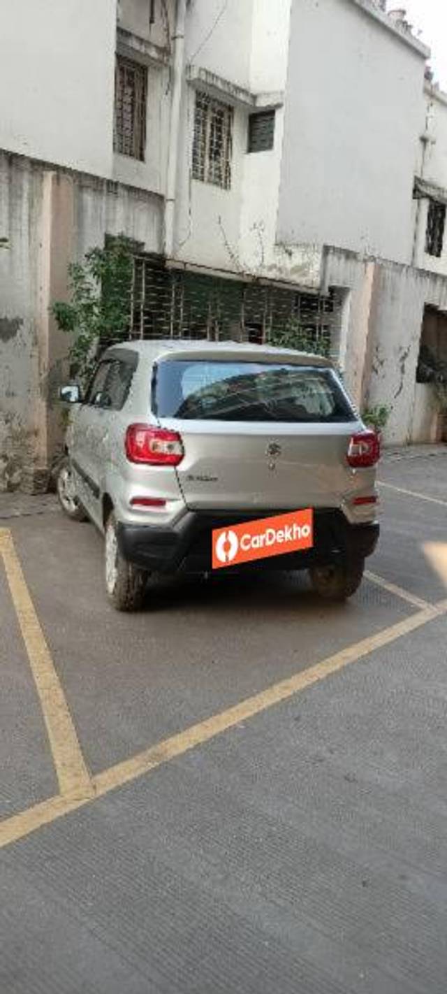 https://images10.gaadi.com/usedcar_image/3561567/original/processed_dee7baf9-02a4-47ab-a04e-e70f49899256.jpg?imwidth=6402