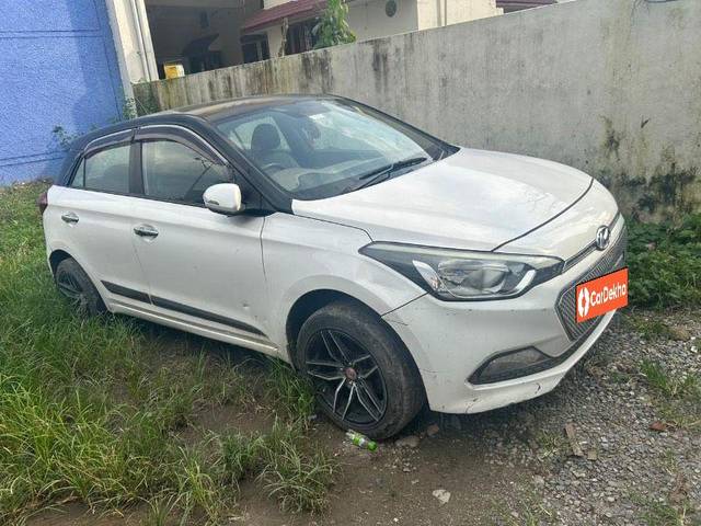 https://images10.gaadi.com/usedcar_image/3561578/original/processed_83d34c30-7708-4592-9b00-6dba5cbc0118.jpeg?imwidth=6401