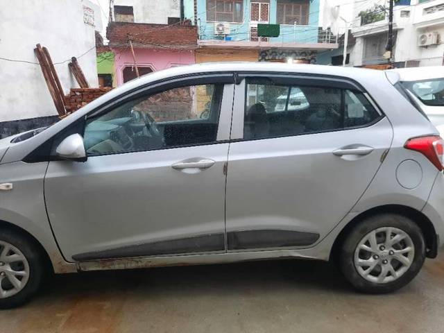 https://images10.gaadi.com/usedcar_image/3561629/original/processed_28322759-80f0-4ebe-a708-153451402d77.jpg?imwidth=6401